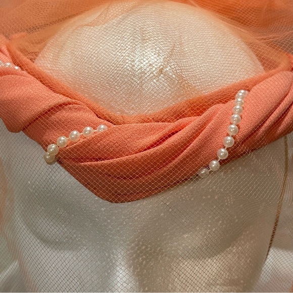 Fedora coral colored Facinator. 50’s style. Rare find. loose threads see pics. - Picture 2 of 10